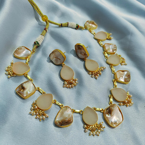 Traditional Mother Of Pearl Choker Necklace Set