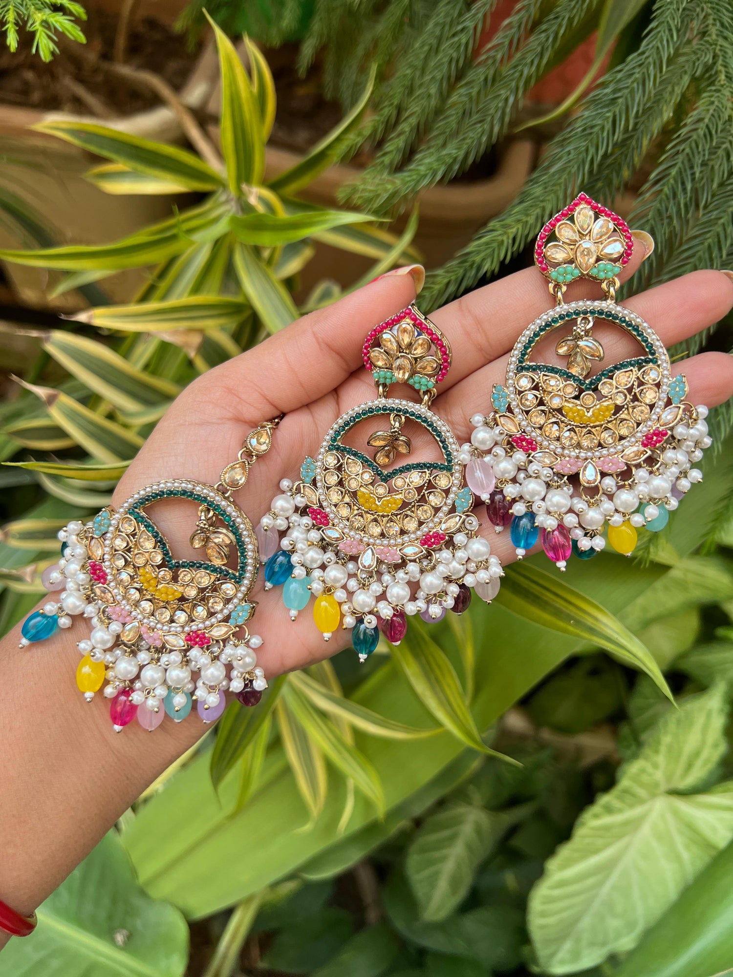 Stunning Kundan Earrings and Mang Tikka Set